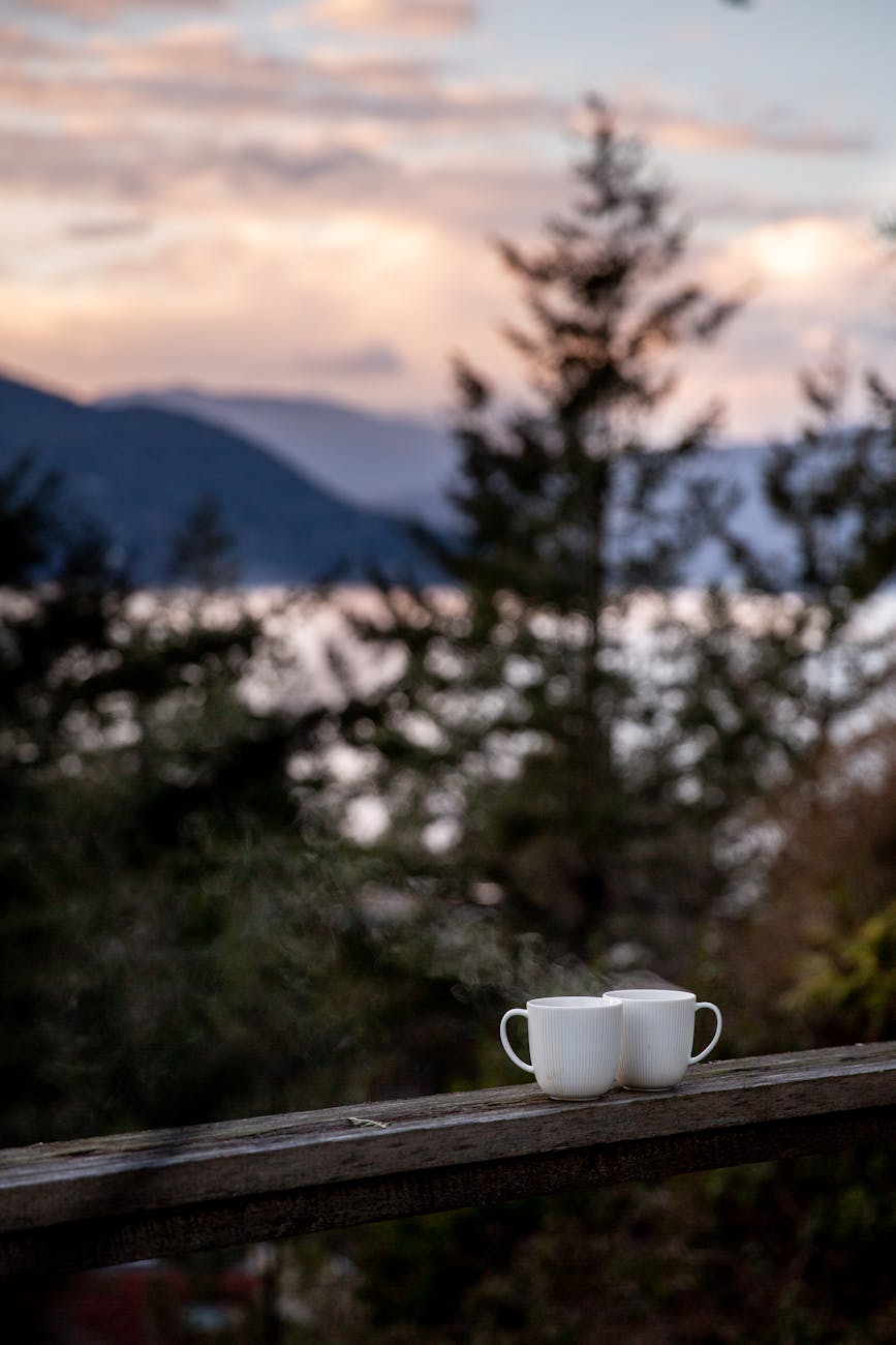 muggs of tea placed on wooden border